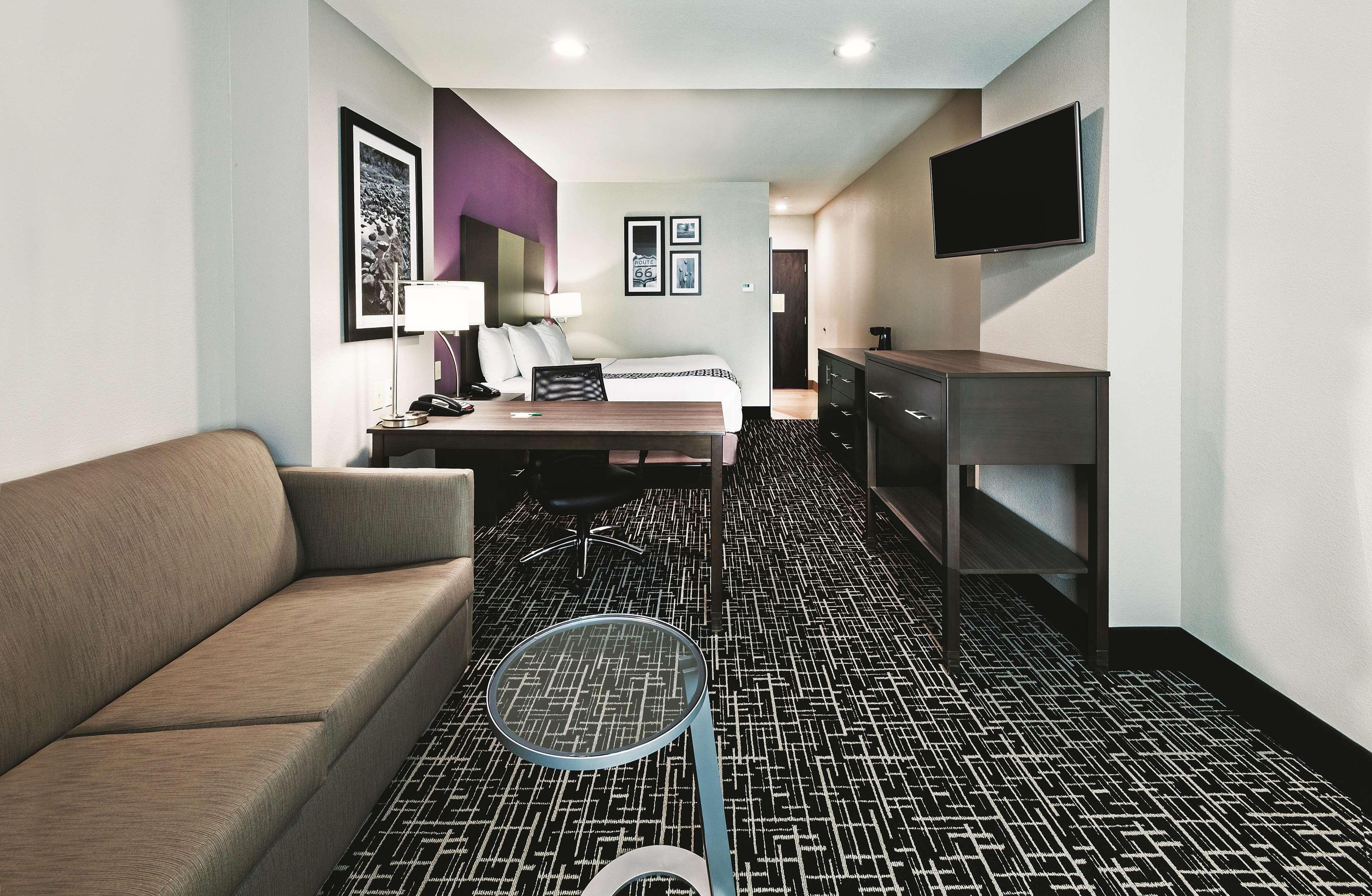 La Quinta By Wyndham Claremore Bagian luar foto