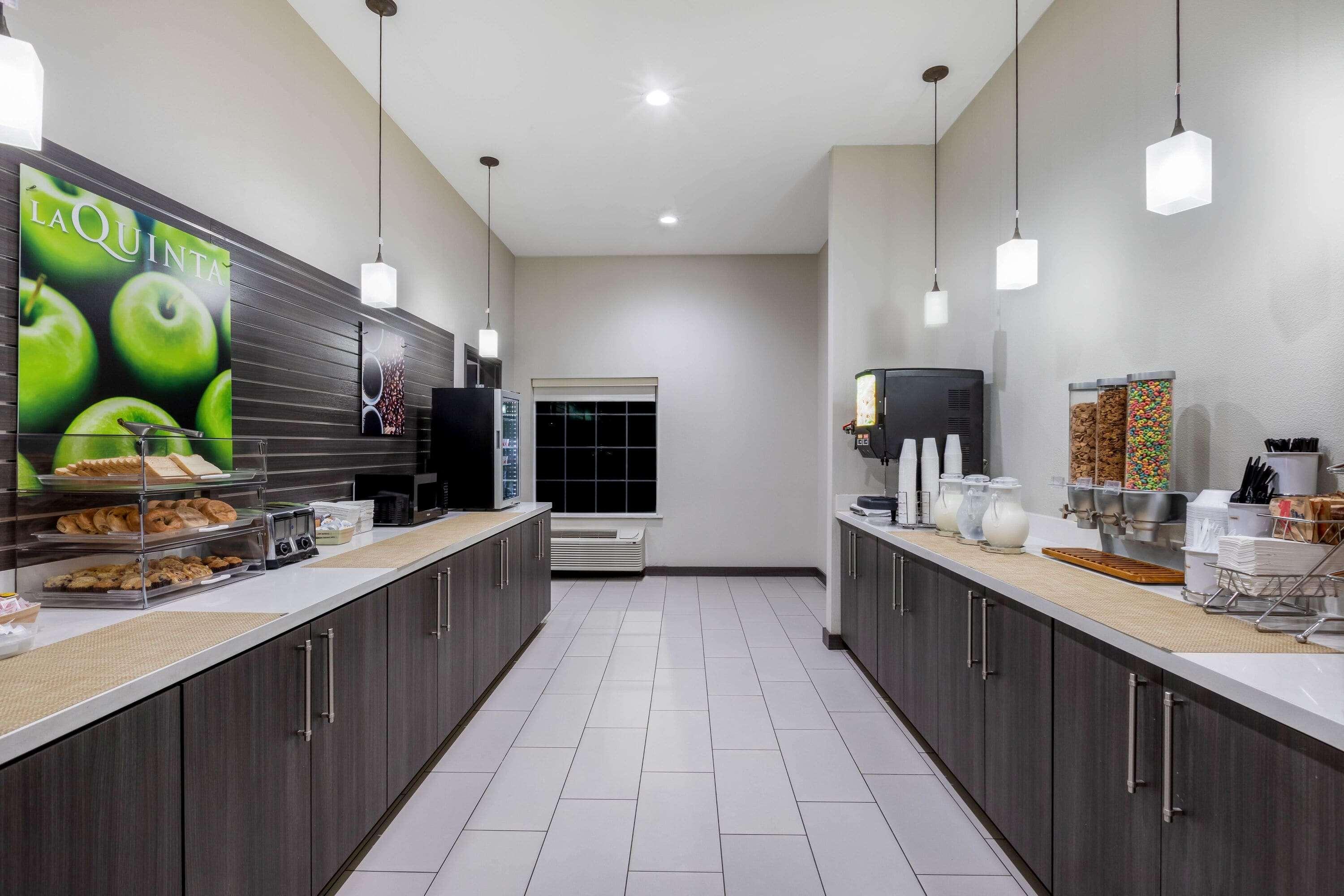 La Quinta By Wyndham Claremore Bagian luar foto