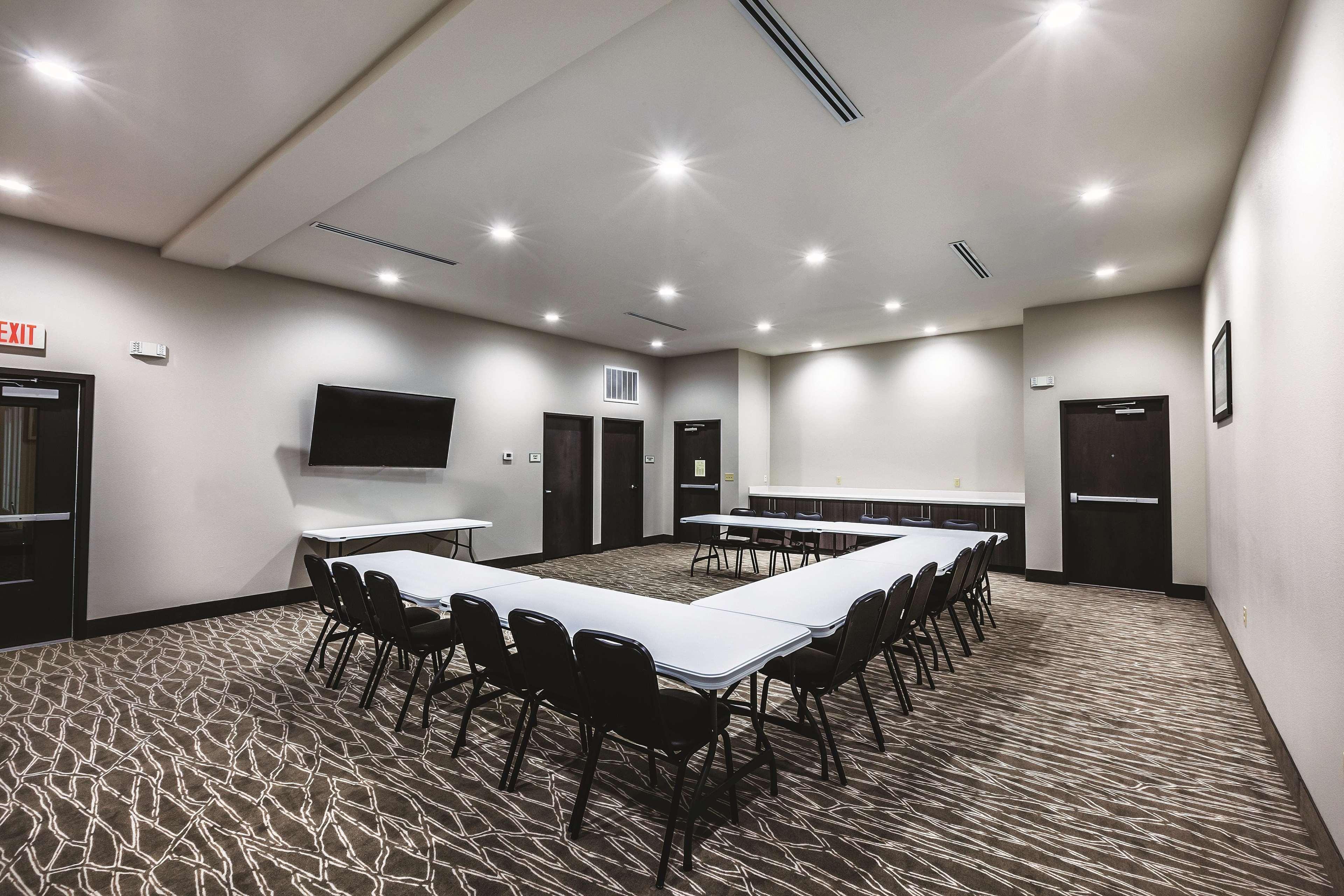 La Quinta By Wyndham Claremore Bagian luar foto