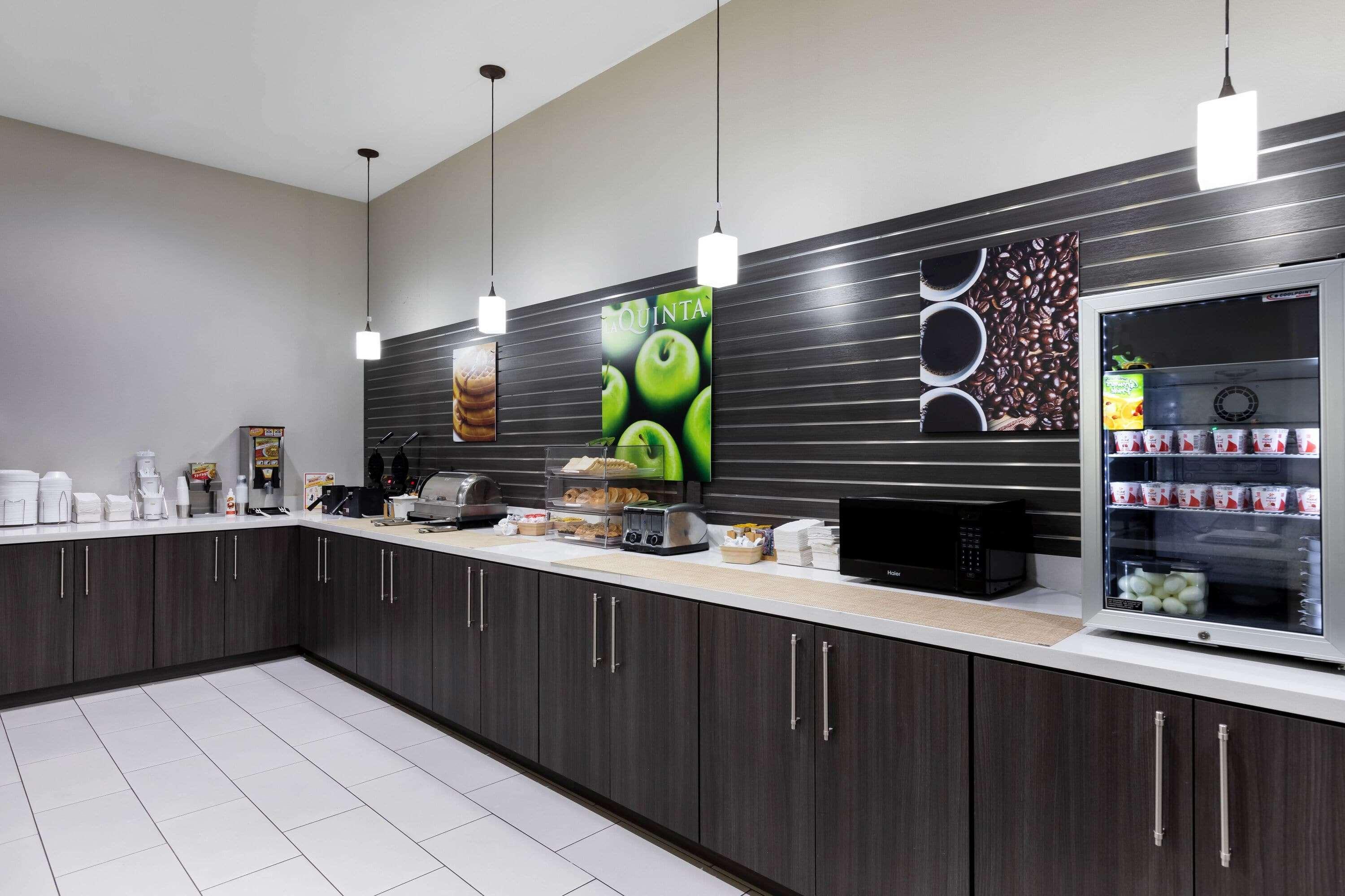 La Quinta By Wyndham Claremore Bagian luar foto