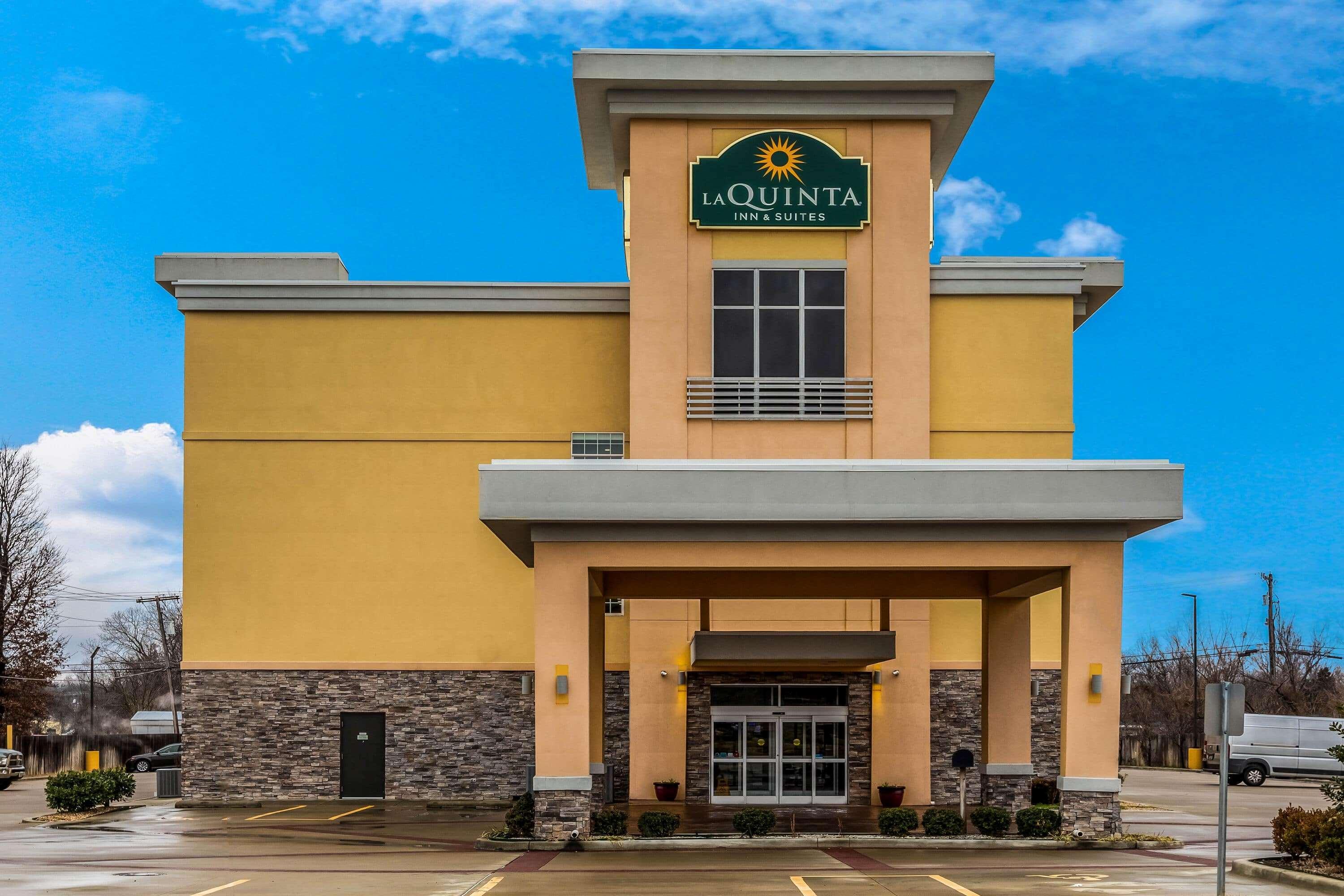 La Quinta By Wyndham Claremore Bagian luar foto